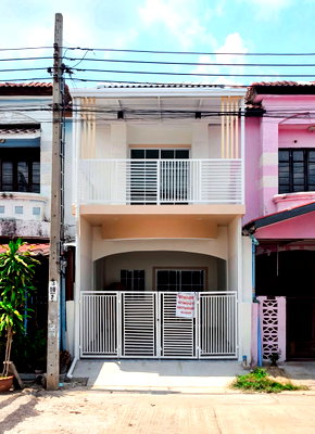 Townhouses for sale : For Sale: Townhouse at Nanthicha 4 Village, Sai Noi - Bang Bua Thong, 16 sq.w., Main Road Location, Great for Business, Free Transfer Fee!