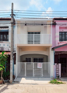 For Sale: Townhouse at Nanthicha 4 Village, Sai Noi - Bang Bua Thong, 16 sq.w., Main Road Location, Great for Business, Free Transfer Fee!