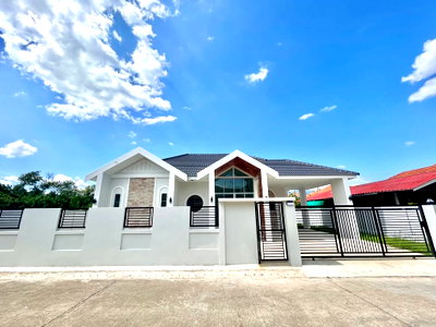 ขายบ้านเดี่ยว : 🏡ขายบ้านเดือนรัตน์ สันผักหวานอ.หางดง  บ้านสร้างใหม่ หลังใหญ่  น่าอยู่ 