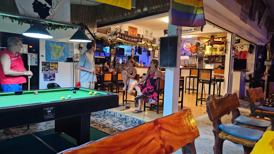 picture Bar, restaurant, karaoke, guesthouse for sale - 1/36
