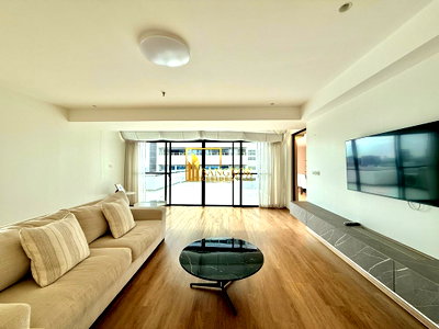 Apartment building for rent Srinakharinwirot University Prasanmit Campus : Beautifully Renovated 4 Bedroom Duplex Penthouse in Ekkamai - BR20841AP