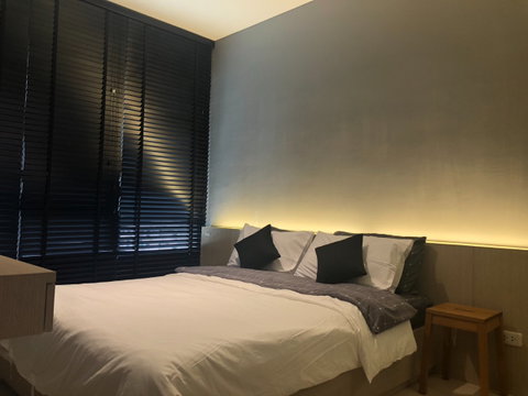 P-52376 ! The Lofts Ekkamai 1BR Walking Distance to Gateway & BTS Ekkamai Line: @easythaihome 085-592-2897