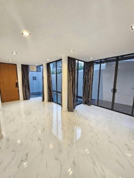 รูป ขาย บ้านแฝด Pool Villa 3.5 ชั้น พระราม 9 ซอย 51 รีโนเวทใหม่ทั้งหลัง 43 ตร.วา - รูปที่ 11/12