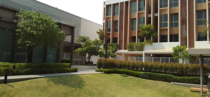 Home office for sale : Luxury new townhome for sale, 1.1 km. from Central Pinklao, larger than a single house, with 580 sq m of usable space. 6 bedrooms., 56 sq wa, Bangkok.