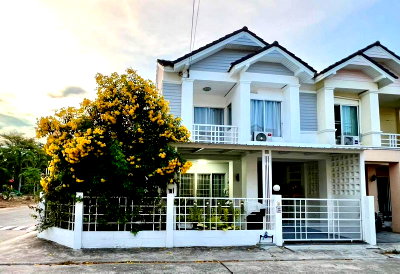 Twin houses for sale Kasetsart University Si Racha Campus : Urgent sale! Newly renovated twin house in a prime location in Ao Udom, Sriracha.move in Ready