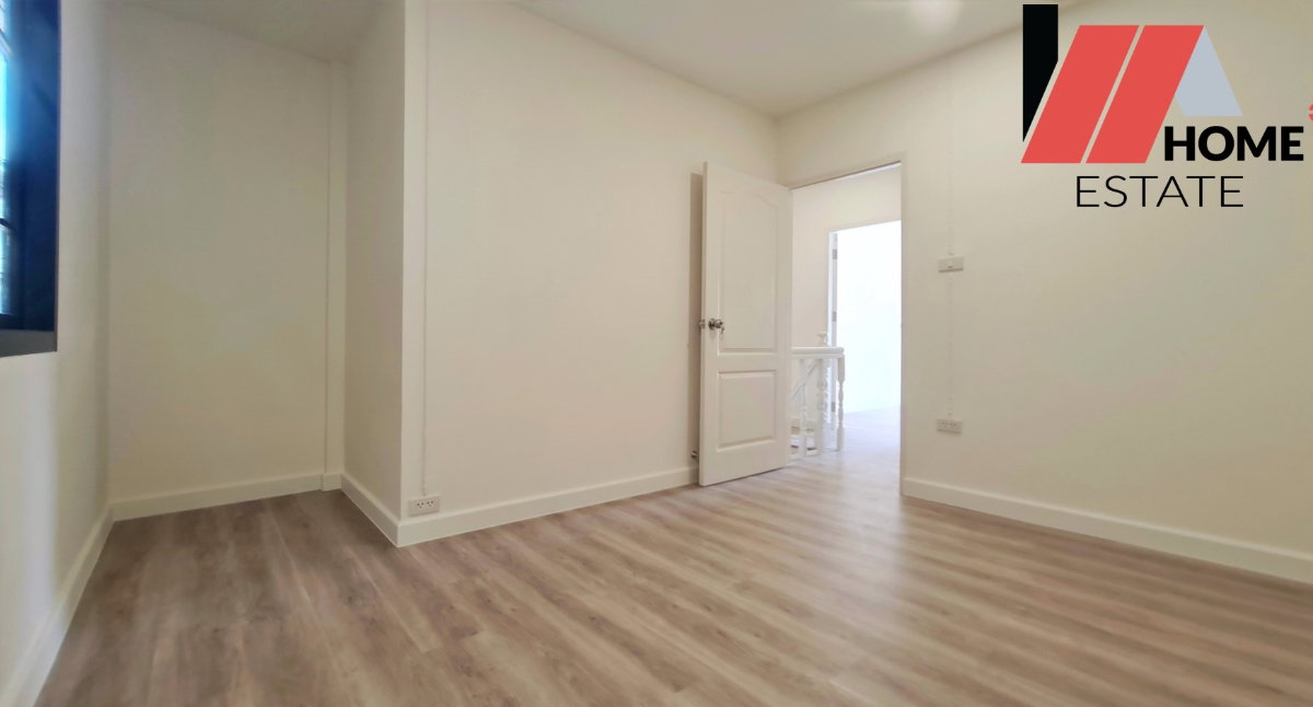 รูป หมู่บ้านลภาวัน 1  บ้านสวย ทำเลดี ตรงข้ามสวนสาธารณะ  - รูปที่ 8/14