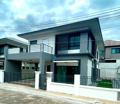 ขายบ้านเดี่ยว : ขายด่วน! บ้านเดี่ยวโครงการเดอะคอมพลีท ศรีราชา สภาพสวย ราคาคุ้มค่า