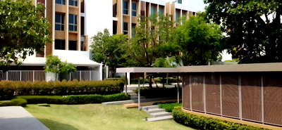 Townhouses for sale : Luxury new townhome for sale, 1.1 km. from Central Pinklao, larger than a single house, with 580 sq m of usable space. 6 bedrooms., 56 sq wa, Bangkok.