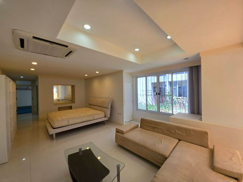 รูป ให้เช่า บ้านเดี่ยวหลังใหญ่รีโนเวทใหม่ สีลมซอย 13 เลขที่ 30 - รูปที่ 13/20