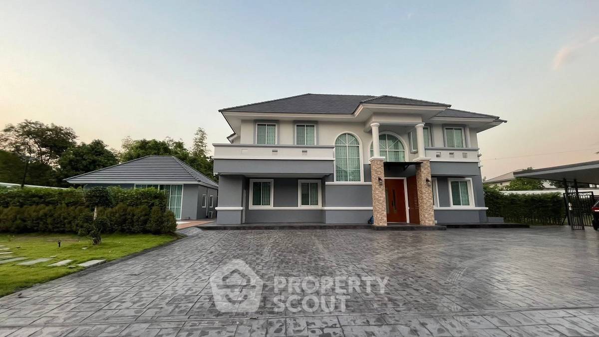 picture 5-BR Private Estate Home With Pool, 1 Rai Land | O Ngoen Sai Mai (ID 2990483) - 1/11