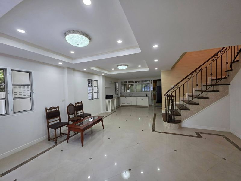 รูป ให้เช่า บ้านเดี่ยวหลังใหญ่รีโนเวทใหม่ สีลมซอย 13 เลขที่ 30 - รูปที่ 10/20