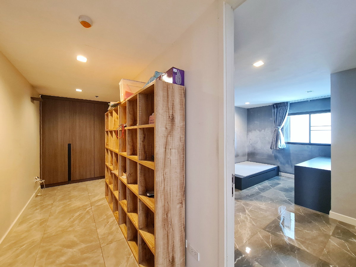 รูป Rare Pet-Friendly Residence @ Asoke Tower | 3 ห้องนอน รีโนเวทใหม่ วิวเปิดโล่ง พื้นที่ 177 ตร.ม. - รูปที่ 23/27