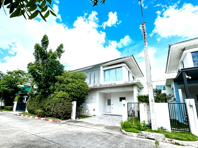 บ้านเดี่ยว ถนนสุขุมวิท : บ้านเดี่ยวเพอร์เฟคเพลส พัฒนาการ-ศรีนครินทร์ หรู สะดวกทุกการเดินทาง ดีไซน์ทันสมัย ครบทุกฟังก์ชันใช้สอย