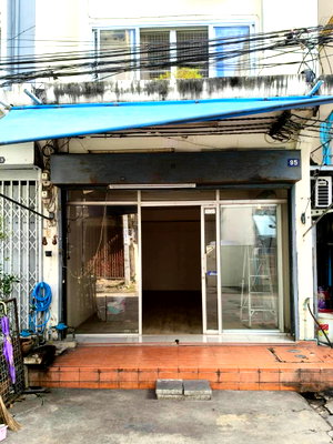 เช่าพื้นที่ขายของ ม.นวมินทราธิราช : ให้เช่าพื้นที่ขายของ หรือ เก็บของ หรือ สำนักงาน ชั้น 1 ติดหอพักโชคดี จรัญ 53 MRT บางยี่ขัน