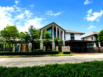 บ้านเดี่ยว โรงเรียนนานาชาติเด่นหล้า : ขายด่วน บ้านหรูหลังมุม Bangkok Boulevard Chaengwattana 2 ลดราคาขาดทุนกว่า 8 ล้านบาท จากมูลค่ารวมกว่า 24 ล้าน เหลือเพียง 16 ล้าน Built-in ทั้งหลัง