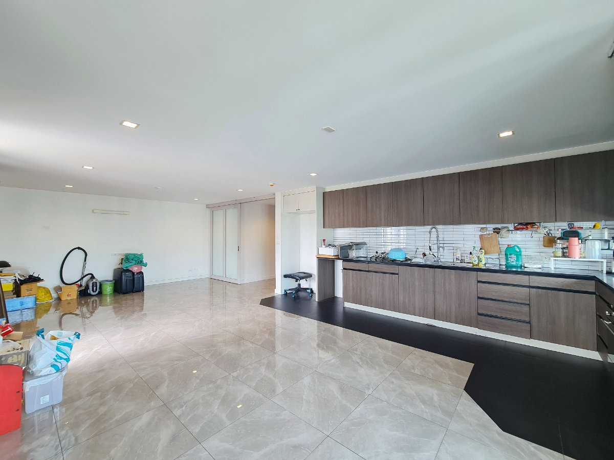 รูป Rare Pet-Friendly Residence @ Asoke Tower | 3 ห้องนอน รีโนเวทใหม่ วิวเปิดโล่ง พื้นที่ 177 ตร.ม. - รูปที่ 10/27