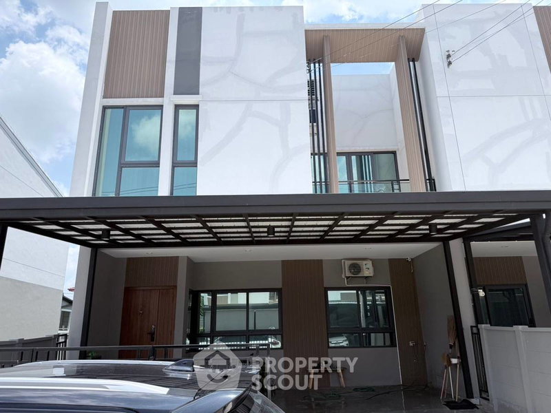 ขายทาวน์โฮม : ทาวน์เฮาส์ 4 ห้องนอน ขาย Baan Klang Muang ลาดพร้าว 101 สเตชั่น (ID 2993800)