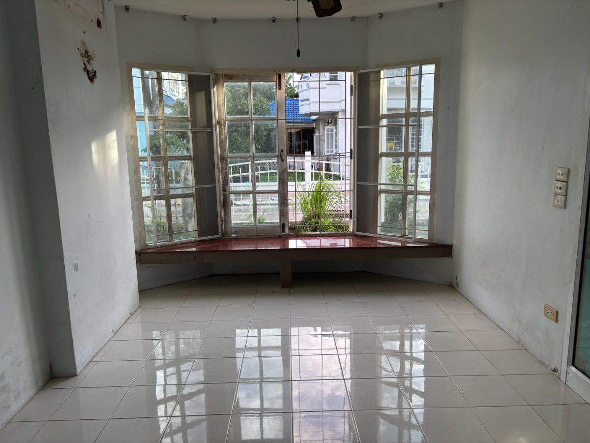 รูป ขายบ้านเดี่ยวหมู่บ้าน มณีรินทร์ รัตนาธิเบศร์ 50 ตารางวา เหมาะกับ Renovate - รูปที่ 4/16