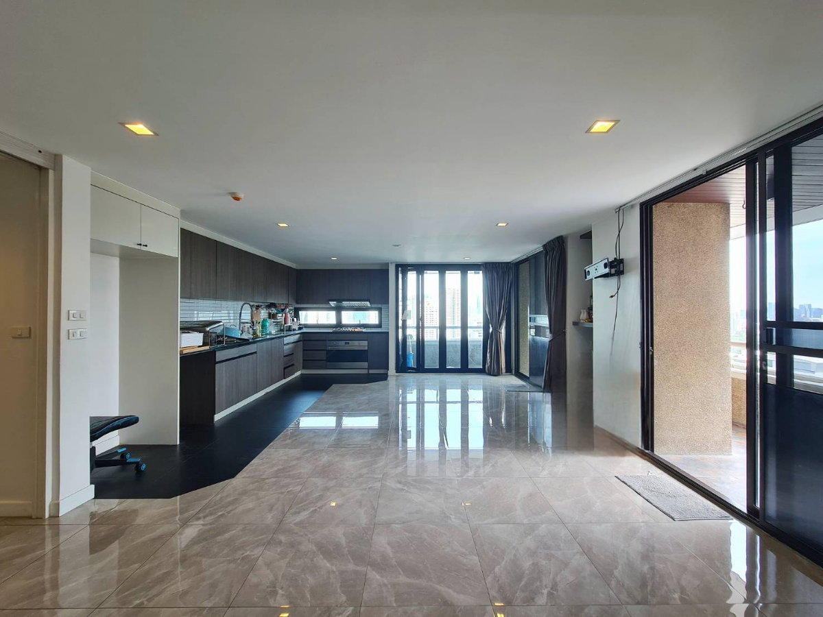 รูป Rare Pet-Friendly Residence @ Asoke Tower | 3 ห้องนอน รีโนเวทใหม่ วิวเปิดโล่ง พื้นที่ 177 ตร.ม. - รูปที่ 4/27