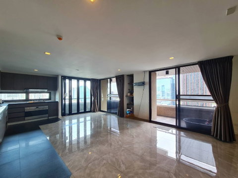 Rare Pet-Friendly Residence @ Asoke Tower | 3 ห้องนอน รีโนเวทใหม่ วิวเปิดโล่ง พื้นที่ 177 ตร.ม.