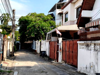 บ้านเดี่ยว ถนนสุขุมวิท : ขายที่ดินเอกมัย ที่ดินพร้อมบ้าน 107ตร.ว เอกมัย10 สุขุมวิท65 ใกล้รถไฟฟ้าBTS เอกมัย ทองหล่อ พระโขนง ปรีดี Land Sukhumvit Ekkamai Thonglor 0879074045
