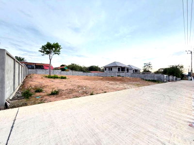 Land for sale Rubberland : Land for sale in South Pattaya, Soi Khao Noi-Boon Samphan. Excellent location, convenient transportation.
