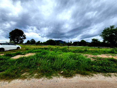 Land for sale IRPC Public Company Limited : Land for sale, 1 rai, leveled and ready for construction. Located next to a public road in Tambon Phe, Mueang Rayong District.