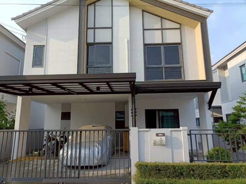 ให้เช่า บ้านเดี่ยว SENSE Village บางนา-สุวรรณภูมิ หน้ากว้าง: 8 เมตร – จอดรถได้ 2 คัน  4นอน 3น้ำ 39.2 ตารางวา