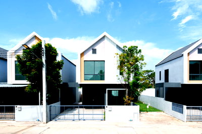 Houses for rent Samut Prakarn : House for rent Grande V Home Bangna 3 beds 3 bath 141 sqm 18,000 K.Bee 064146-6445 (18AGBE)