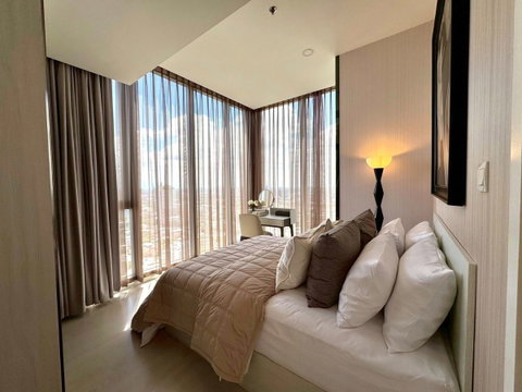 P-52397 Fully Furnished Mazarine Ratchayothin High Floor Close to BTS Ratchayothin & Major Ratchayothin. Line: @easythaihome 085-592-2897