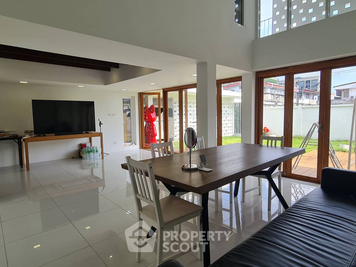 picture 5-BR Renovated House 300 Sqm Minimal Style By Renos, Ramkhamhaeng (ID 2999116) - 11/22