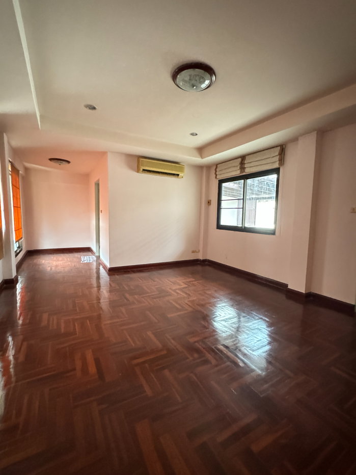 รูป ขายโฮมออฟฟิศ หมู่บ้านกฤษณา ถ.กรุงเทพกรีฑา ซอย 15 ตรงข้ามสนามกอล์ฟยูนิโก้  - รูปที่ 5/20