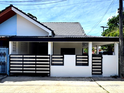 ขายบ้านแฝด : พูนทรัพย์ 2 ซอยตาเอียด บ้านแฝดหลังมุม ทำเลติดสวนของหมู่บ้าน บนหนึ่งในซอยที่มีเอกลักษณ์ที่สุดของภูเก็ต ใกล้โรบินสันฉลอง