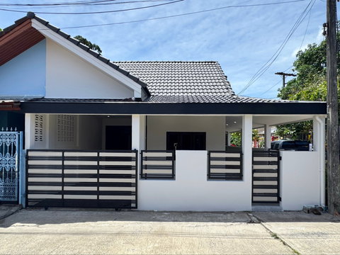 Poonsap 2 Village Soi Ta-iad, Chalong A corner semi-detached house located in one of Phuket’s most distinctive neighborhoods.