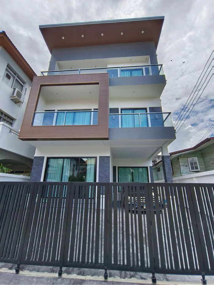 รูป For rent Ekkamai house BTS Ekkamai 600m - รูปที่ 1/13