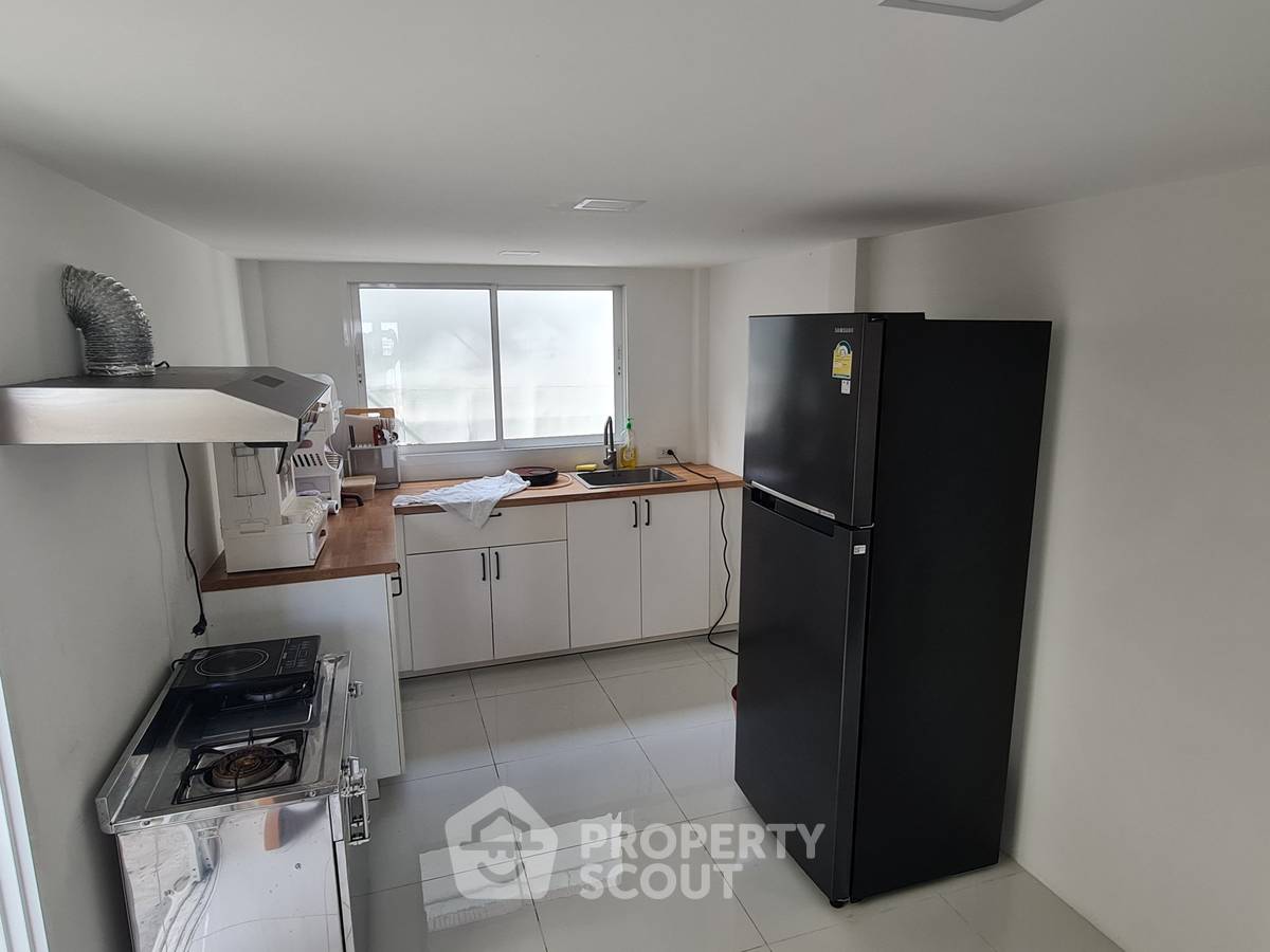 picture 5-BR Renovated House 300 Sqm Minimal Style By Renos, Ramkhamhaeng (ID 2999116) - 9/22