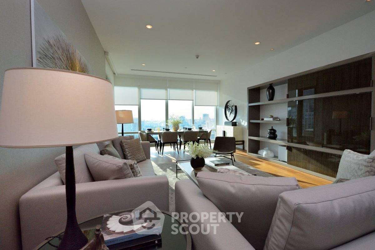 picture High-Floor 2-BR 132 Sqm Condo at 185 Rajadamri, 400m to BTS Ratchadamri (ID 511497) - 1/13