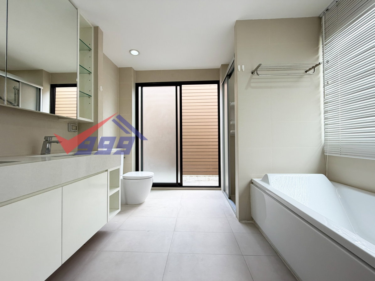รูป 🏡 ขายบ้าน - บ้านลุมพินี สวนหลวง ร.9 สไตล์ Modern Luxury แปลงมุมส่วนตัวสูง ลมดี แสงเข้าทั่วบ้าน REF. 067HSRK - รูปที่ 22/33