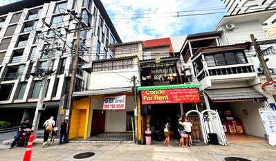 บ้านเดี่ยว ดิ เอ็มควอเทียร์ : ขายโรงแรม ด่วน สุขุมวิท ซ.15  เนื้อที่ 24 ตารางวา มี 4 ห้องนอน 3 ห้องน้ำ