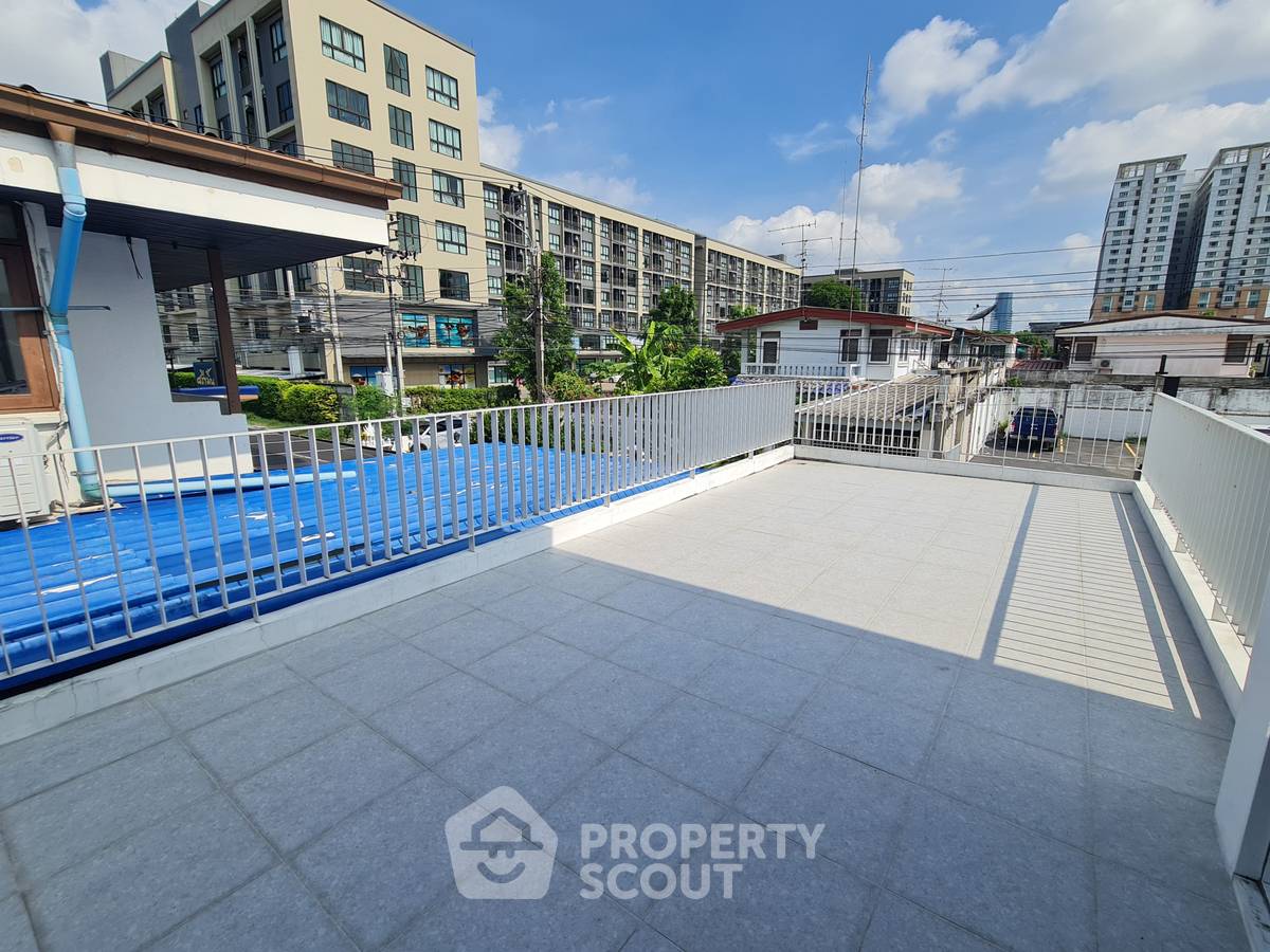 picture 5-BR Renovated House 300 Sqm Minimal Style By Renos, Ramkhamhaeng (ID 2999116) - 6/22