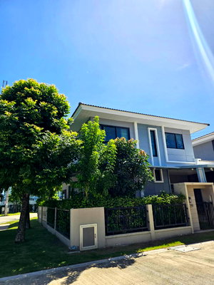 Twin houses for sale Phra Samut Jadee Samut Prakarn : Urgent sale! Large twin house near Sarasas Pracha Uthit School and Sarasas Witead Suksa School.