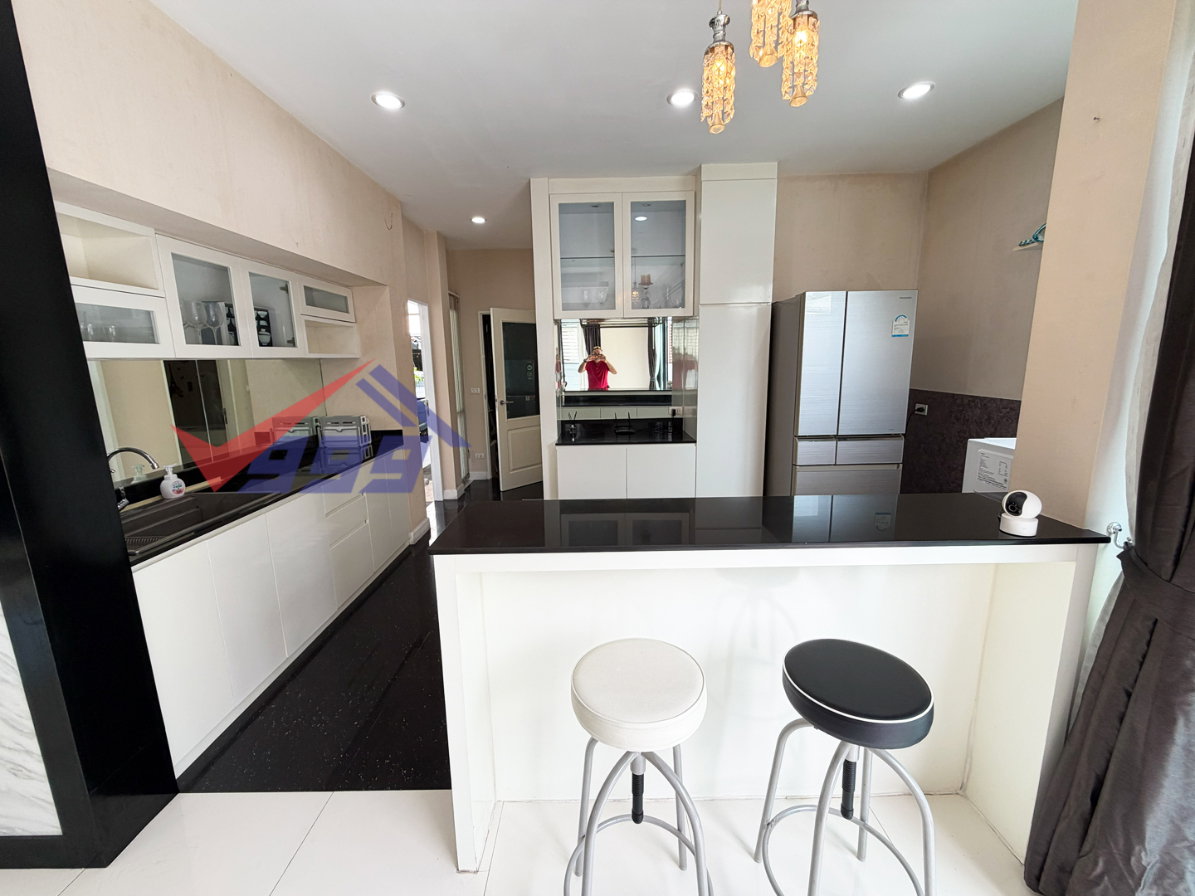 รูป 🏡 ขายบ้าน - บ้านลุมพินี สวนหลวง ร.9 สไตล์ Modern Luxury แปลงมุมส่วนตัวสูง ลมดี แสงเข้าทั่วบ้าน REF. 067HSRK - รูปที่ 8/33