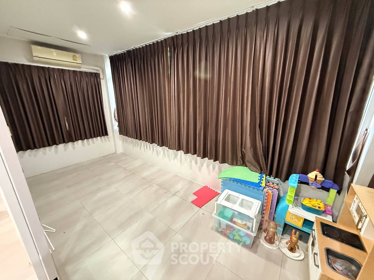 รูป บ้าน 3 ชั้น 4 ห้องนอน เหมาะทำโฮมออฟฟิศ เขตสวนหลวง รามา 9 (ID 2997910) - รูปที่ 12/16