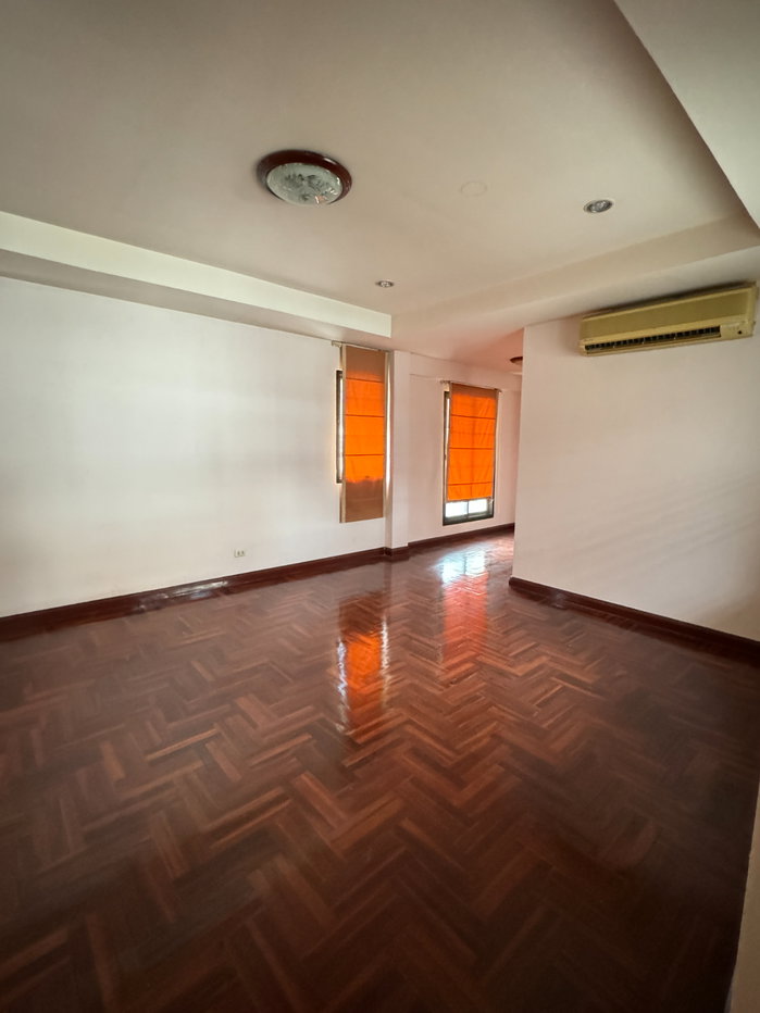 รูป ขายโฮมออฟฟิศ หมู่บ้านกฤษณา ถ.กรุงเทพกรีฑา ซอย 15 ตรงข้ามสนามกอล์ฟยูนิโก้  - รูปที่ 2/20