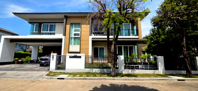 ขายบ้านเดี่ยว : บ้านเดี่ยว 2 ชั้น หลังมุม โครงการลัดดารมย์ บางแก้ว บรรยากาศเป็นส่วนตัว พื้นที่กว้าง ใกล้ Mega Bangna เพียง 1 กม. ทำเลดี เดินทางสะดวก