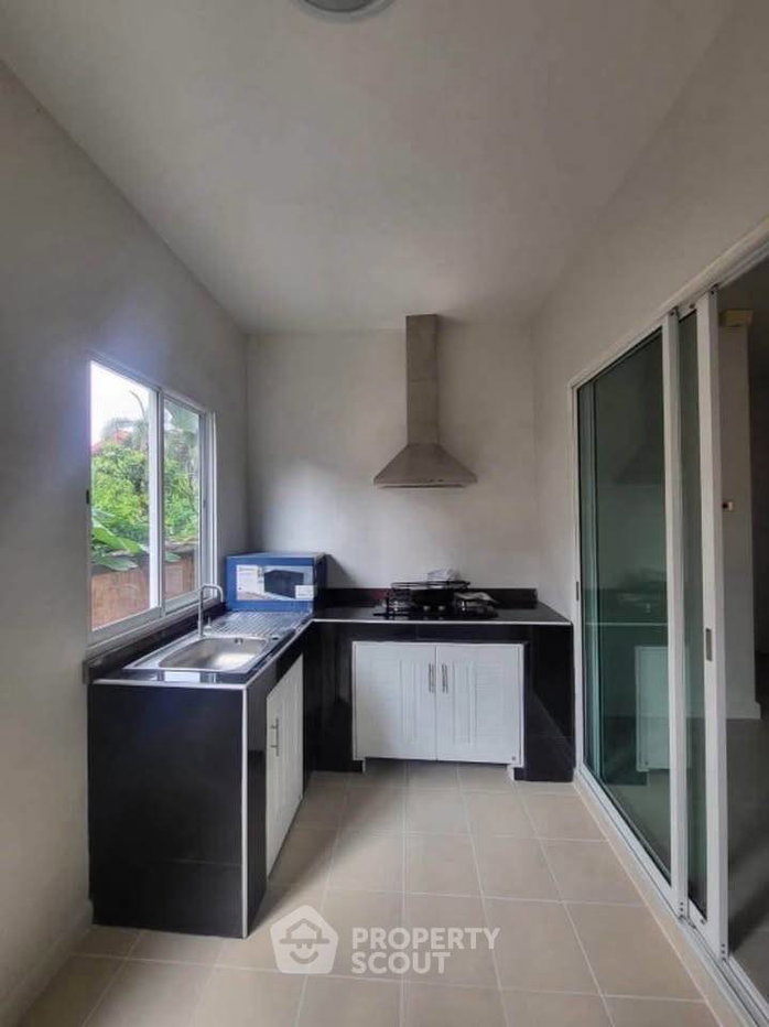 picture Pet-Friendly 4-BR Corner Home, 250 Sqm, Near MRT Lak Song (ID 2997909) - 9/13
