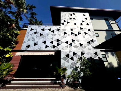 Shophouses for rent วิทยาลัยดุสิตธานี : 📣📣For rent Garden Office & Waterfront Space 3-stories Sukhumvit 105 (Typing 0974164645, Line: JKJK4645 instead of clicking the blue/green button) 