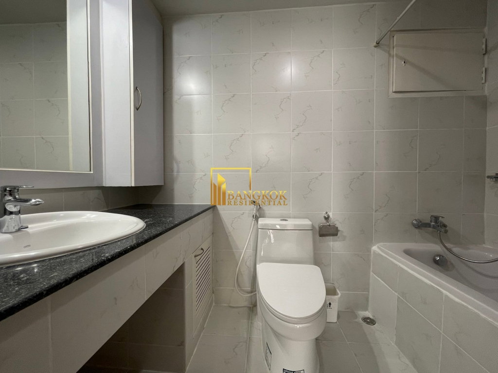 picture Baan Prompong | Spacious 2 Bed Condo in Phrom Phong - BR19419CD - 13/30