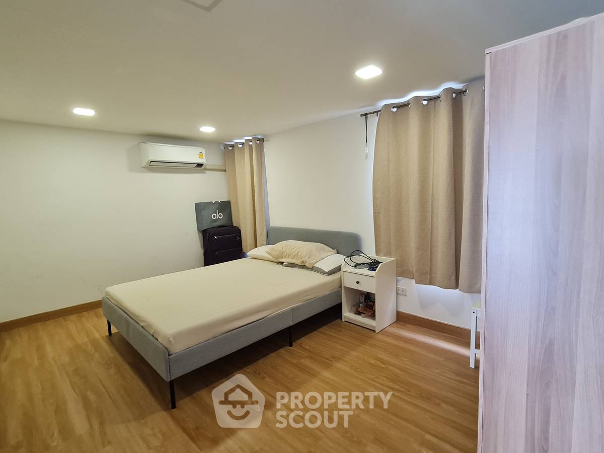 picture 5-BR Renovated House 300 Sqm Minimal Style By Renos, Ramkhamhaeng (ID 2999116) - 16/22