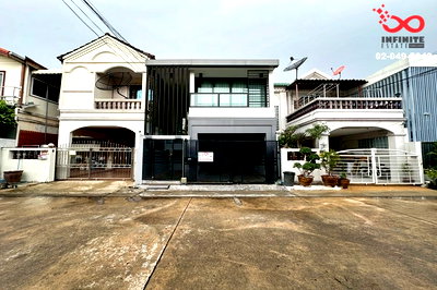 ทาวน์โฮม ท่าเรือมหาดไทย : ขายทาวน์เฮาส์ 2 ชั้น หมู่บ้านศีขริน รามคำแหง 24 ใกล้ ม.เอแบค ม.รามคำแหงหัวหมาก 27 ตร.ว. รีโนเวทใหม่